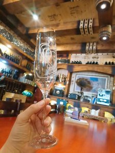  HỒNG LONG CƯỜNG ( HLC JSC) LY UỐNG RƯỢU  ( champagne ) PHA LÊ TIỆP KHẮC